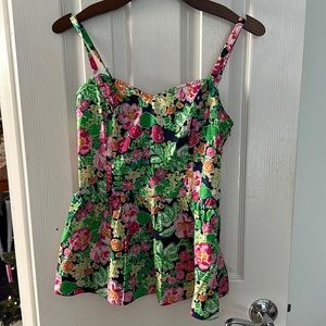 Lilly Pulitzer adjustable strap top size 6. Excellent condition. Never worn.